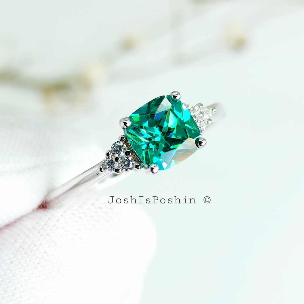 Mint Green sapphire diamond cocktail ring in sterling silver - Picture 10 of 11